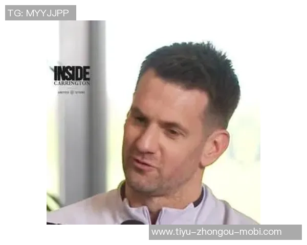 希顿完成牛津大学高管课程并获得多项足球教练执照的成长之路 希顿完成牛津大学高管课程并获得多项足球教练执照的成长之路